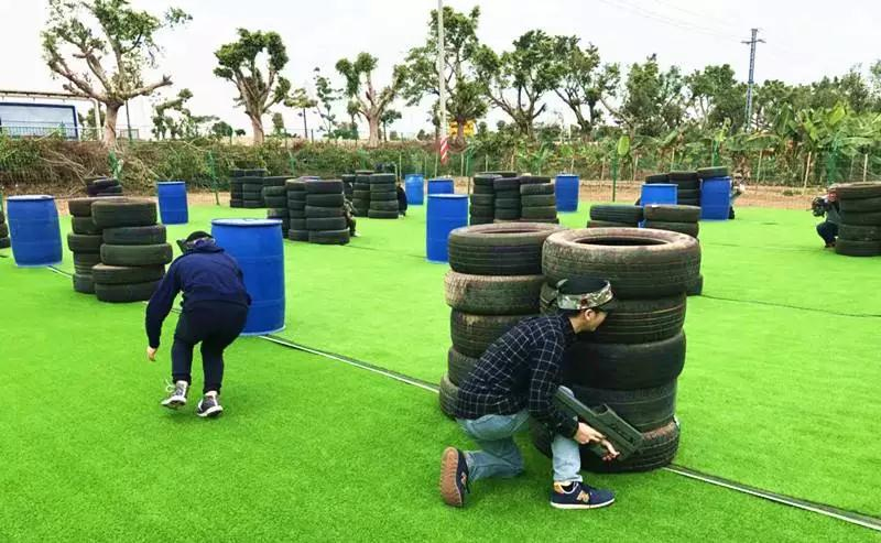 "拓展培训基地","大型舞台烧烤场" "大型海淡垂钓场","真人cs野战营"
